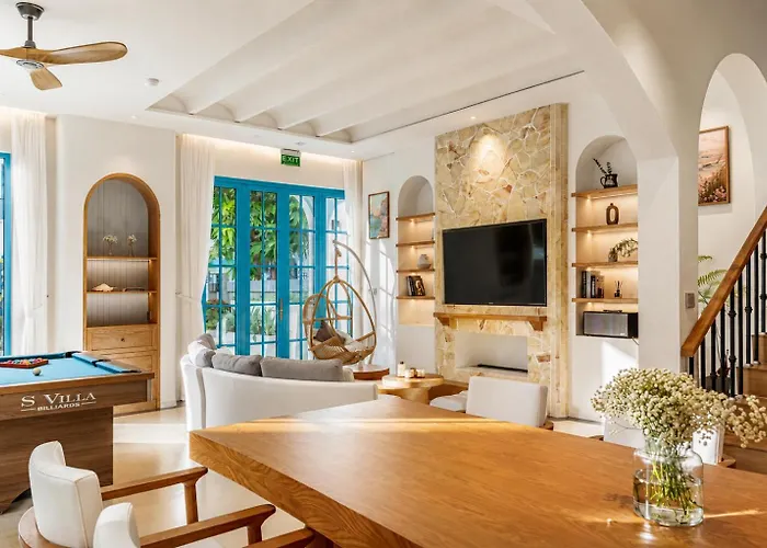 Villa S - 5-bedroom Private Pool Near Beach, Jacuzzi, Sauna & Karaoke *