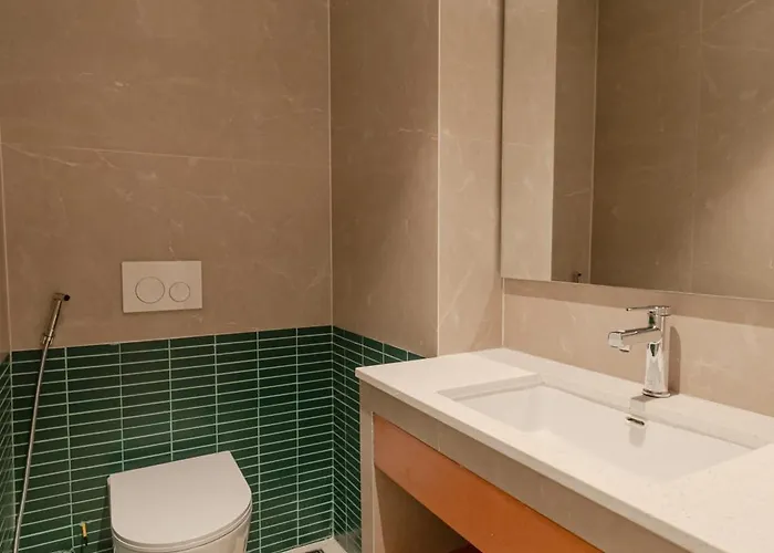S - 5-bedroom Private Pool Near Beach, Jacuzzi, Sauna & Karaoke Ha Long