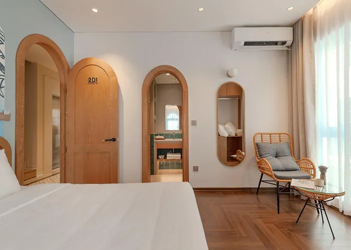 S - 5-bedroom Private Pool Near Beach, Jacuzzi, Sauna & Karaoke