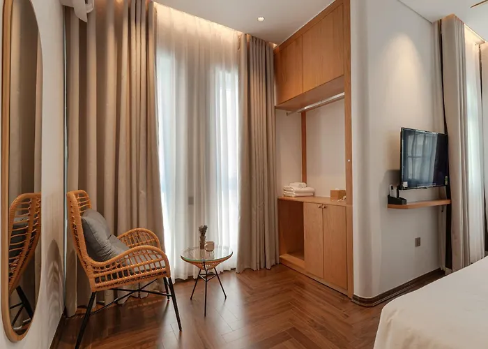Villa S - 5-bedroom Private Pool Near Beach, Jacuzzi, Sauna & Karaoke Ha Long
