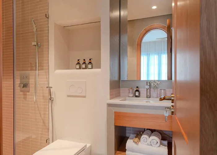 S - 5-bedroom Private Pool Near Beach, Jacuzzi, Sauna & Karaoke