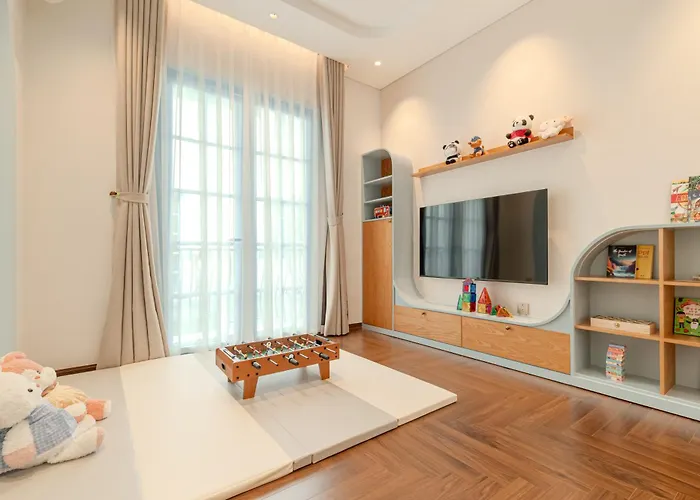 S - 5-bedroom Private Pool Near Beach, Jacuzzi, Sauna & Karaoke *