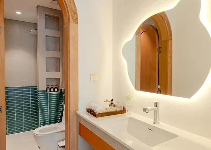 S - 5-bedroom Private Pool Near Beach, Jacuzzi, Sauna & Karaoke