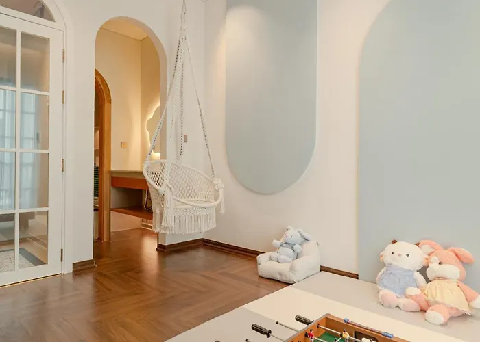 S - 5-bedroom Private Pool Near Beach, Jacuzzi, Sauna & Karaoke * Ha Long