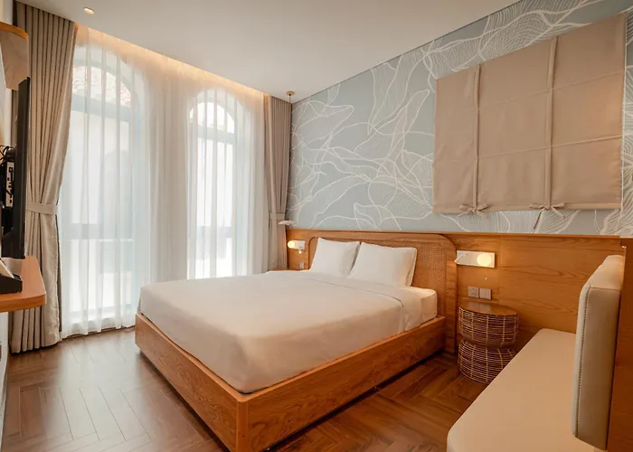 S - 5-bedroom Private Pool Near Beach, Jacuzzi, Sauna & Karaoke Villa *