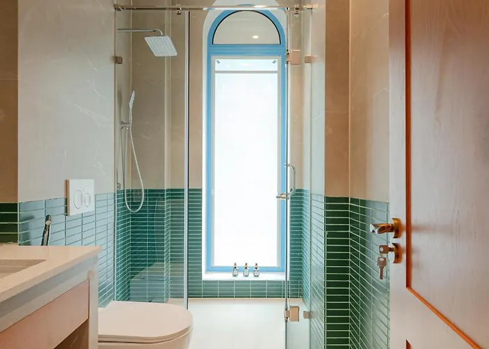 Villa S - 5-bedroom Private Pool Near Beach, Jacuzzi, Sauna & Karaoke Ha Long