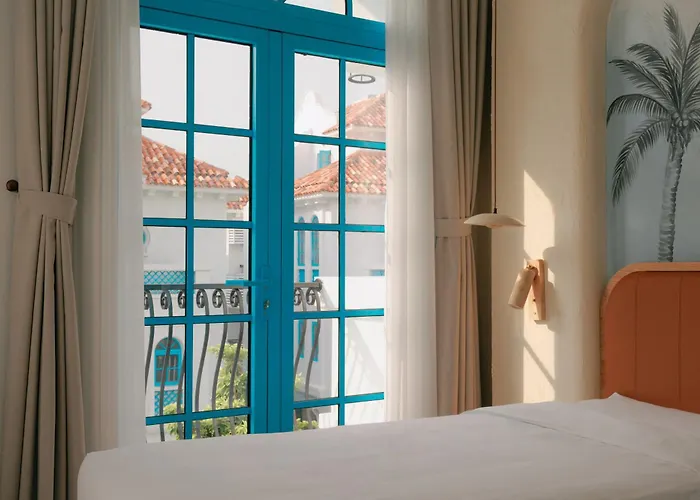 Villa S - 5-bedroom Private Pool Near Beach, Jacuzzi, Sauna & Karaoke Ha Long