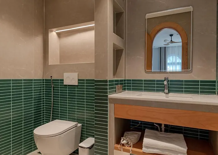Villa S - 5-bedroom Private Pool Near Beach, Jacuzzi, Sauna & Karaoke *