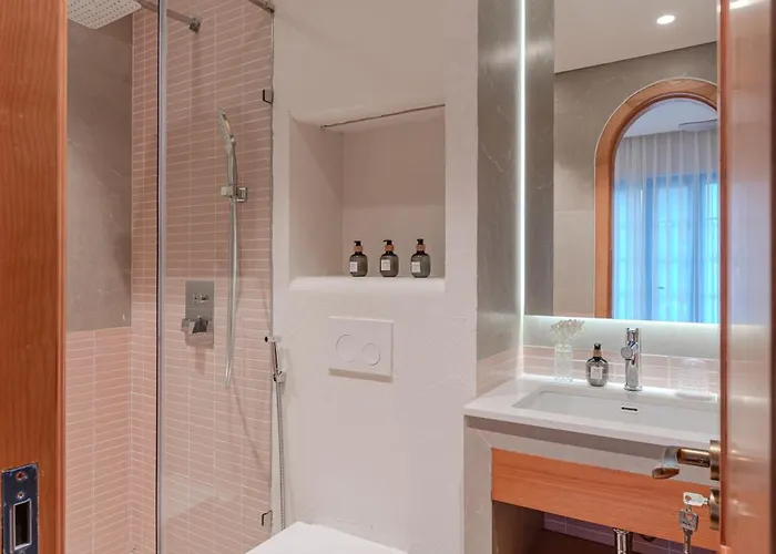 Villa S - 5-bedroom Private Pool Near Beach, Jacuzzi, Sauna & Karaoke Ha Long